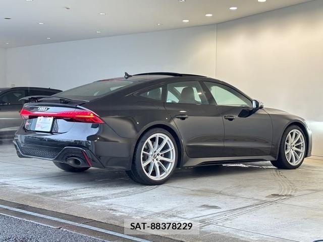 Audi RS7 2021-10 7615104-2