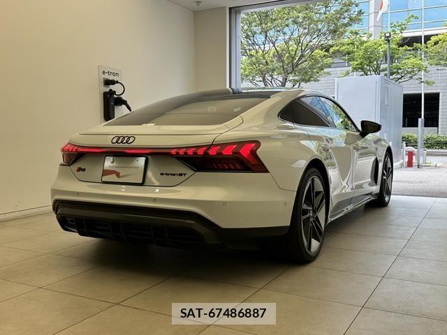 Audi E-TRON 2022-03 8313175-2