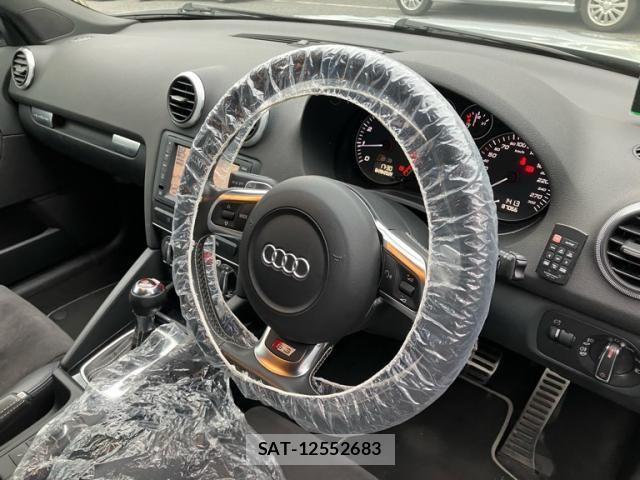 Audi S3 2009-10 8658097-17
