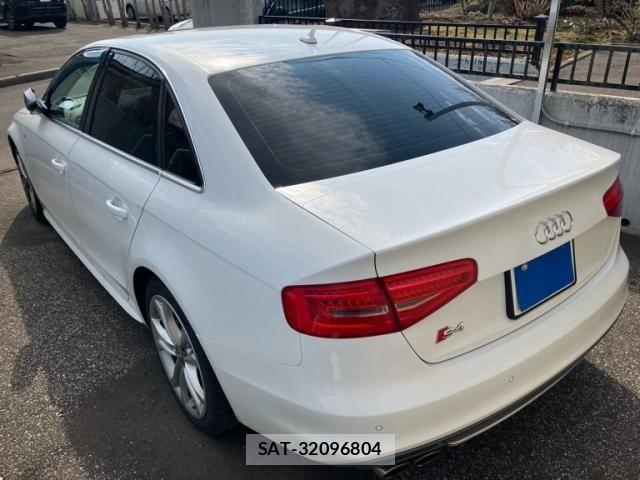 Audi S4 2012-07 7356914-1