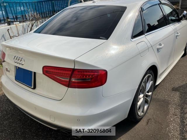 Audi S4 2012-07 7356914-5