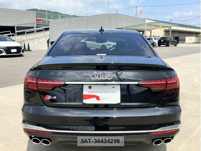Audi S4 2021-06 8244660-13