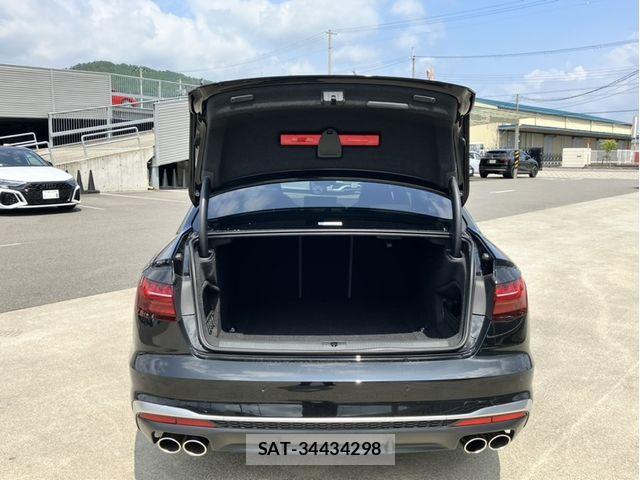 Audi S4 2021-06 8244660-14