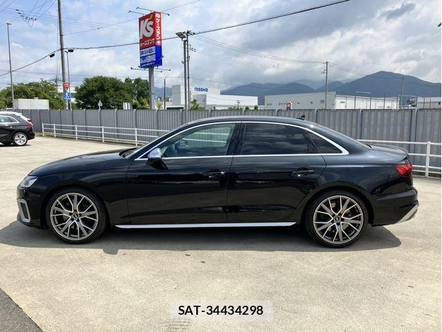 Audi S4 2021-06 8244660-4
