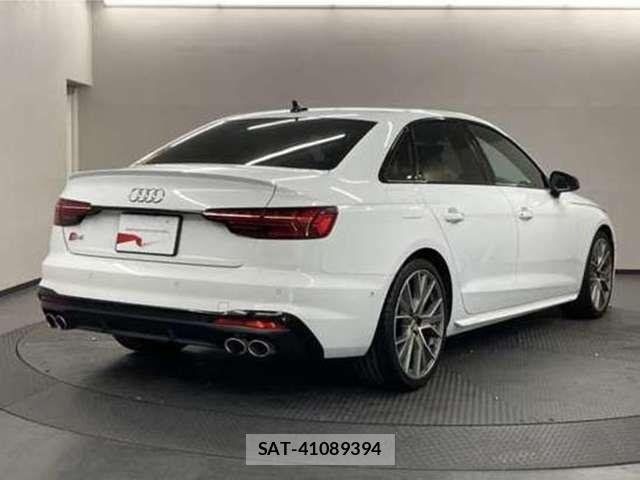 Audi S4 2021-06 8313184-1