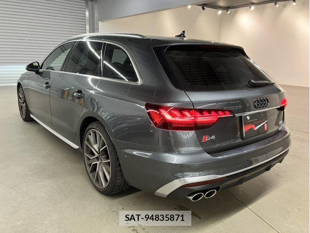 Audi S4 2021-10 7325778-2
