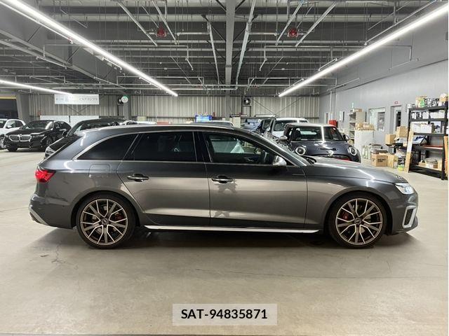 Audi S4 2021-10 7325778-5