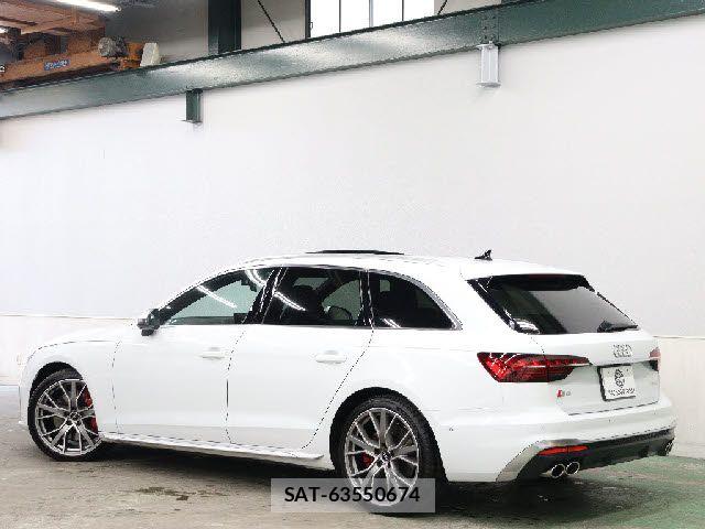 Audi S4 2021-10 7721014-14