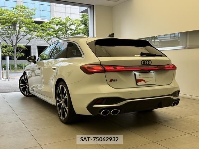 Audi S5 2025-05 7721020-2