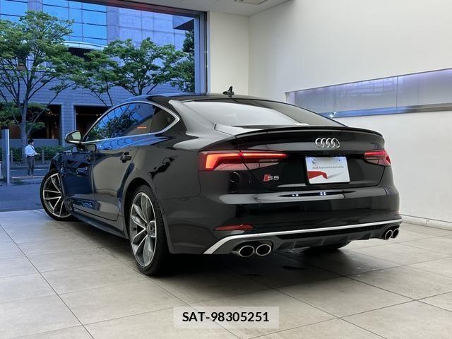 Audi S5 2018-08 7721026-2