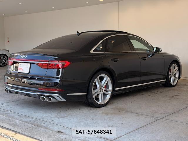 Audi S8 2022-11 5860388-2