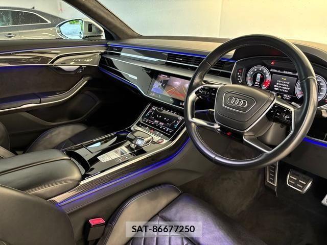 Audi S8 2021-06 7721032-1