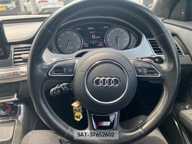 Audi S8 2013-02 8228975-24