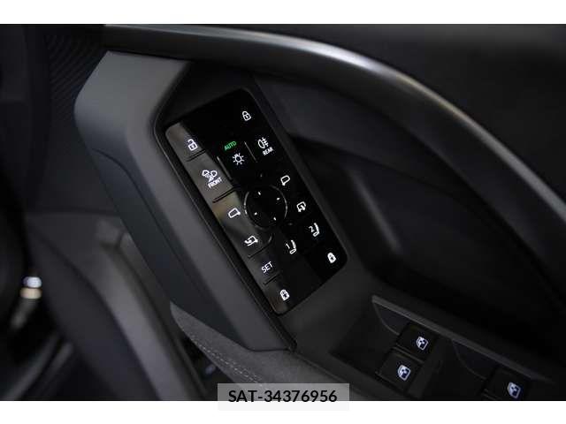 Audi SQ5 2025-09 7508147-7