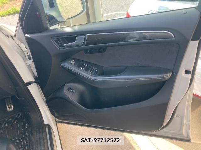 Audi SQ5 2015-12 8034486-11