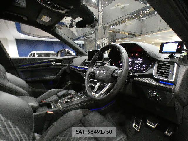 Audi SQ5 2017-12 8313186-11