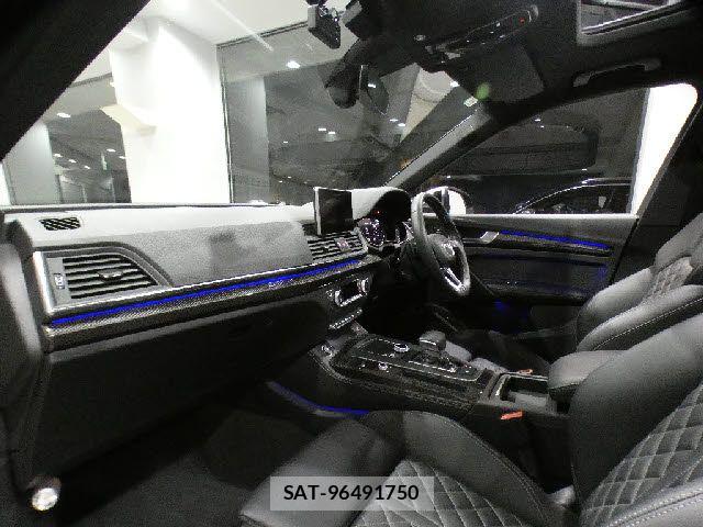 Audi SQ5 2017-12 8313186-2