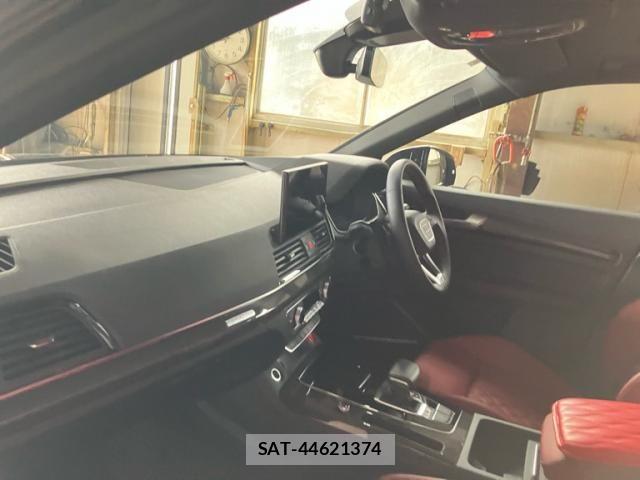 Audi SQ5 2022-09 8740673-28