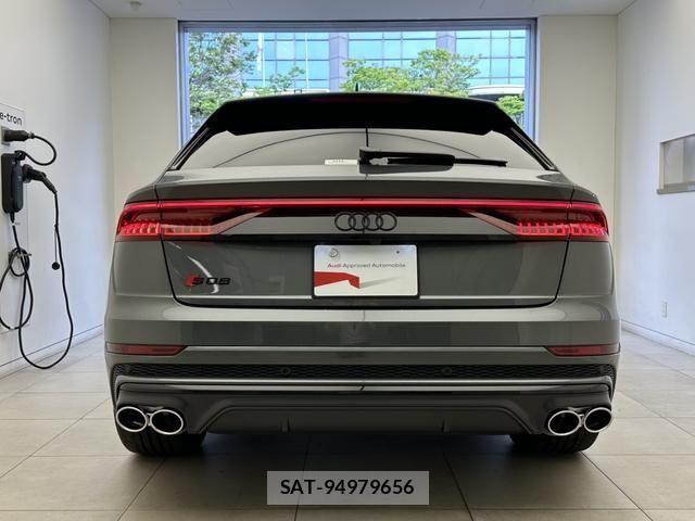 Audi Q8 2023-10 7875378-16
