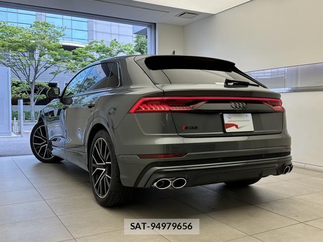 Audi Q8 2023-10 7875378-2