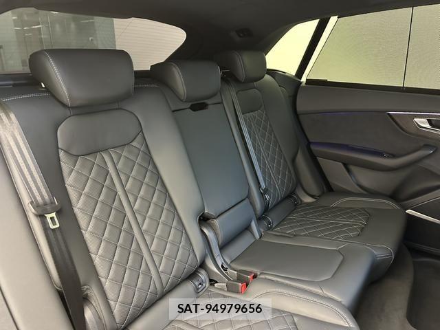 Audi Q8 2023-10 7875378-4