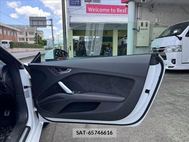 Audi TT 2016-07 7215074-11