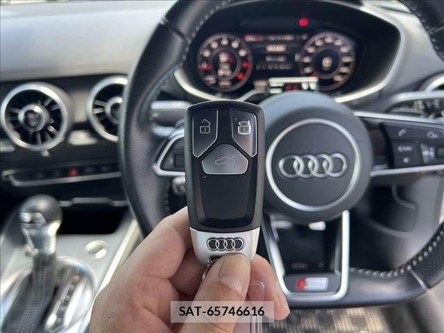 Audi TT 2016-07 7215074-23