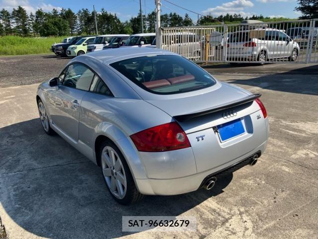 Audi TT 2004-10 8072928-10