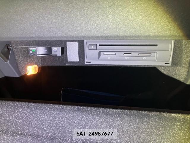 Audi TT 2022-03 8098083-25