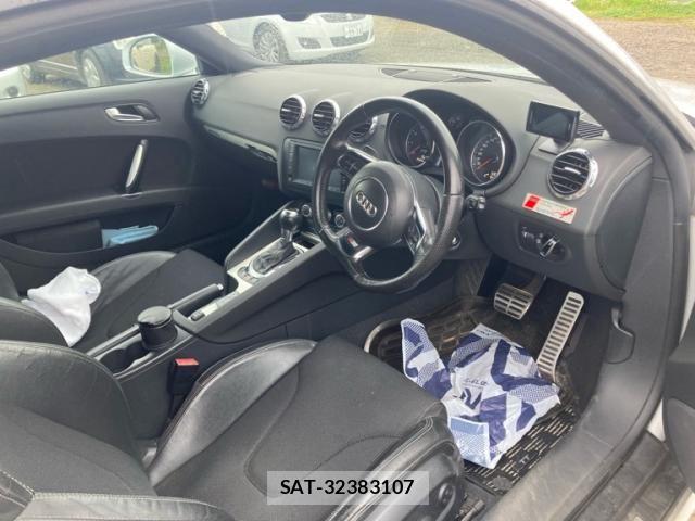 Audi TT 2011-12 8228978-16