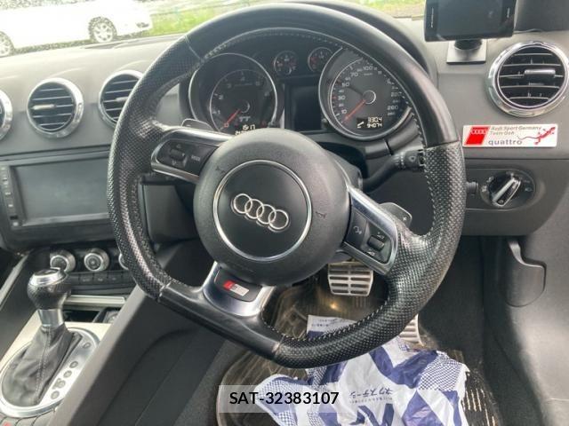 Audi TT 2011-12 8228978-21