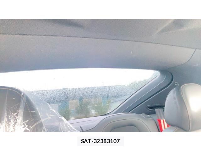 Audi TT 2011-12 8228978-29