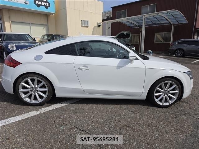 Audi TT 2011-07 8411309-15