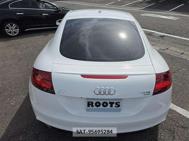 Audi TT 2011-07 8411309-16