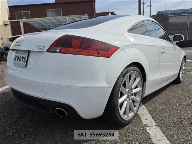 Audi TT 2011-07 8411309-1