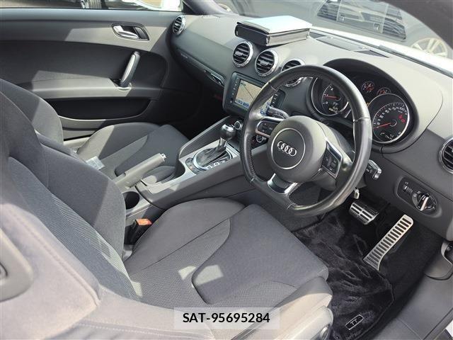 Audi TT 2011-07 8411309-5
