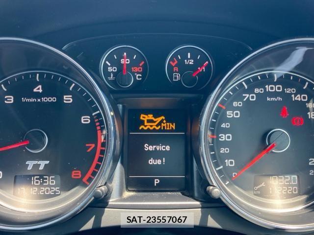 Audi TT 2010-10 8625885-11