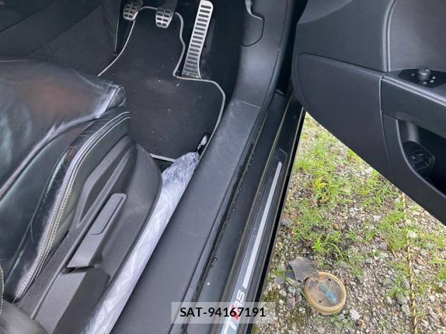 Audi TT 2010-04 7615115-11