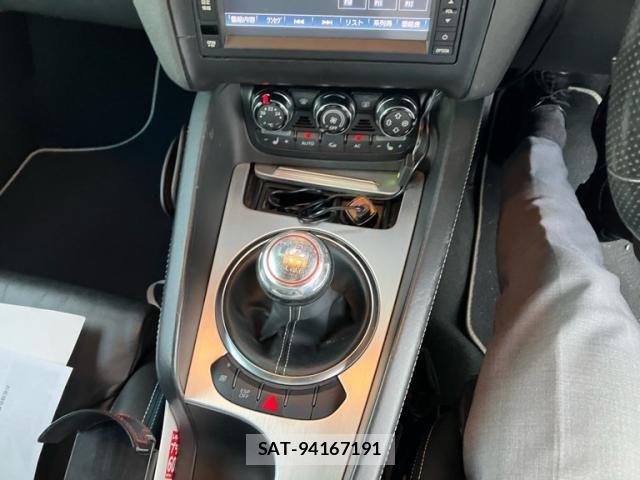Audi TT 2010-04 7615115-16