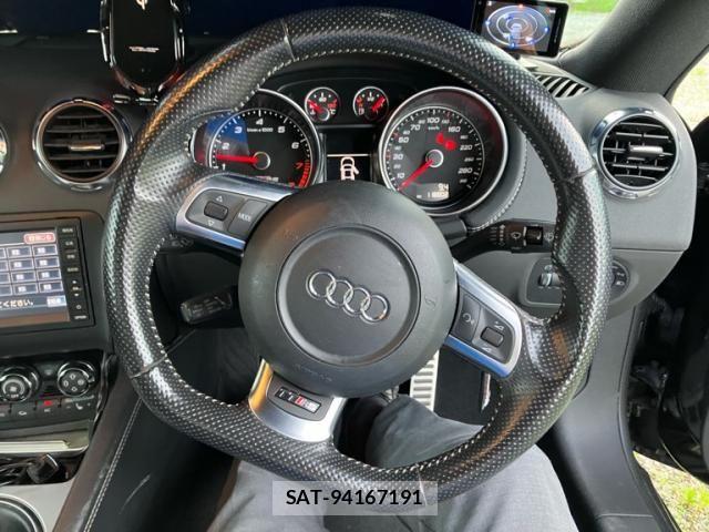 Audi TT 2010-04 7615115-17