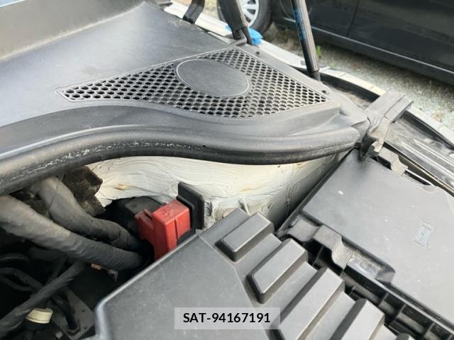 Audi TT 2010-04 7615115-25