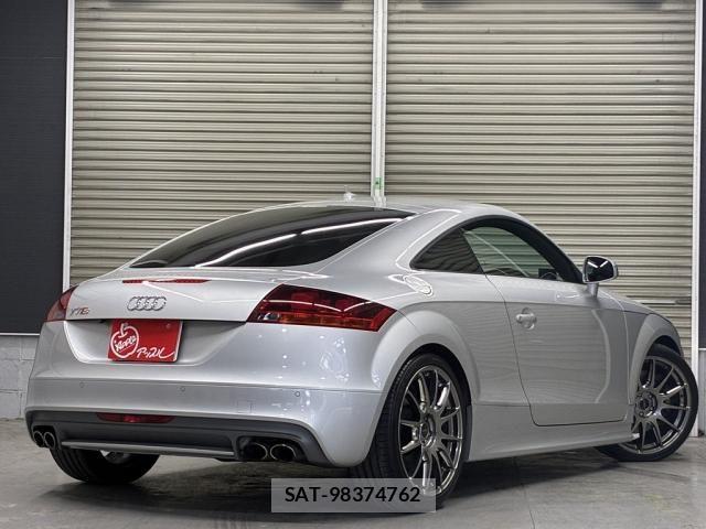 Audi TTS 2011-10 6610655-9