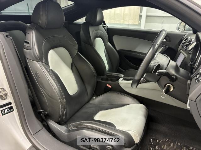 Audi TTS 2011-10 6610655-12