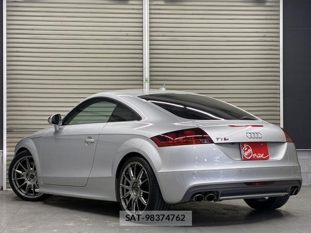 Audi TTS 2011-10 6610655-7