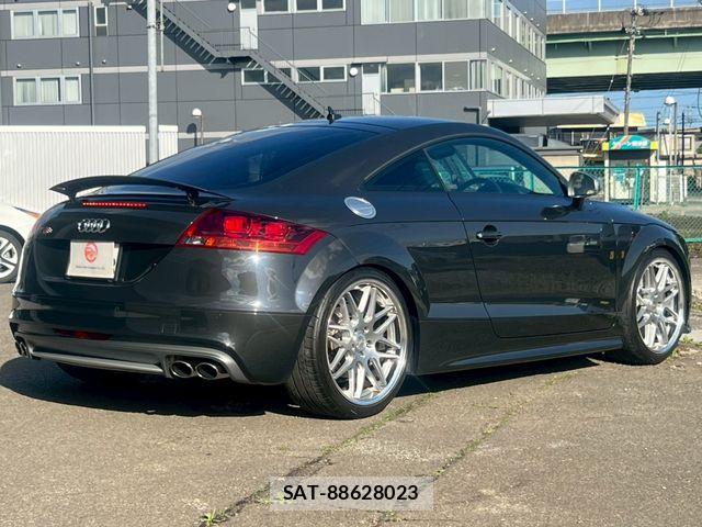 Audi TTS 2010-08 7271559-1