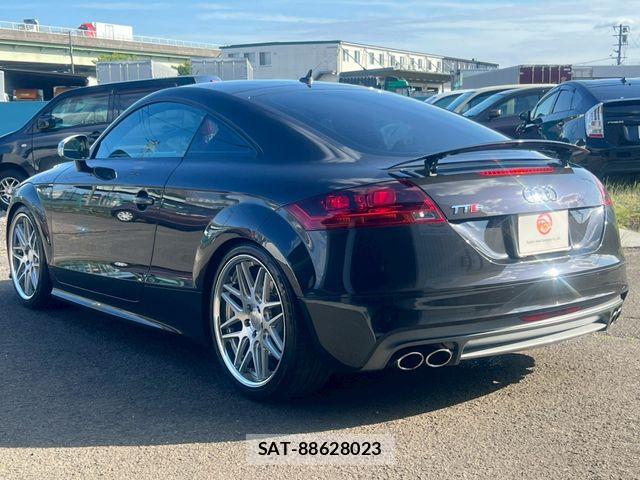 Audi TTS 2010-08 7271559-4