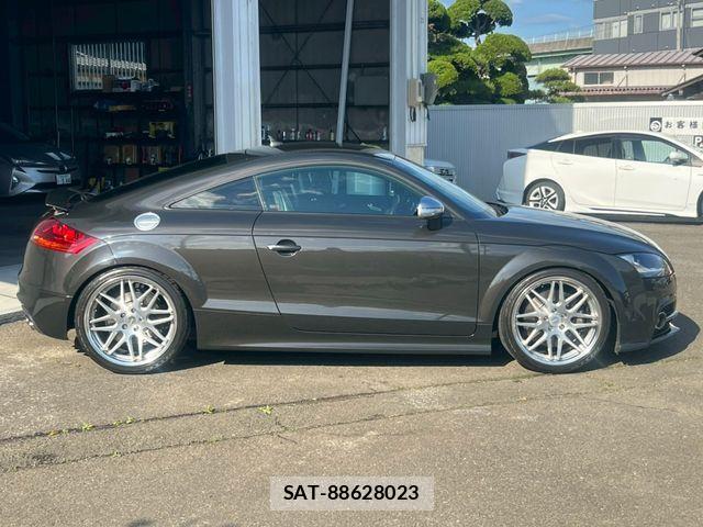 Audi TTS 2010-08 7271559-6