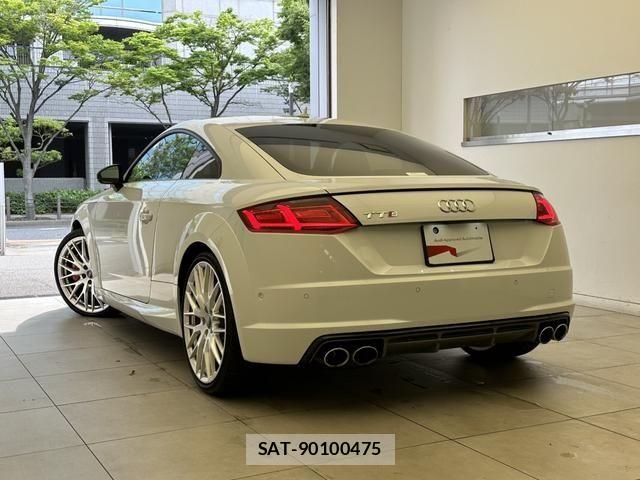 Audi TTS 2017-05 8129089-2