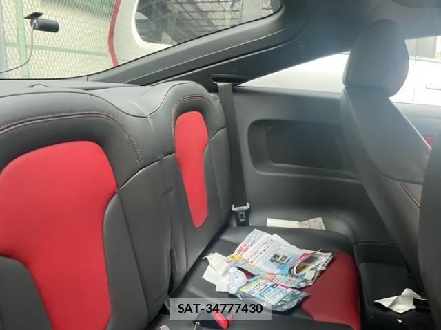 Audi TTS 2010-09 8371454-12