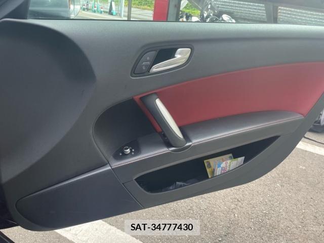 Audi TTS 2010-09 8371454-13